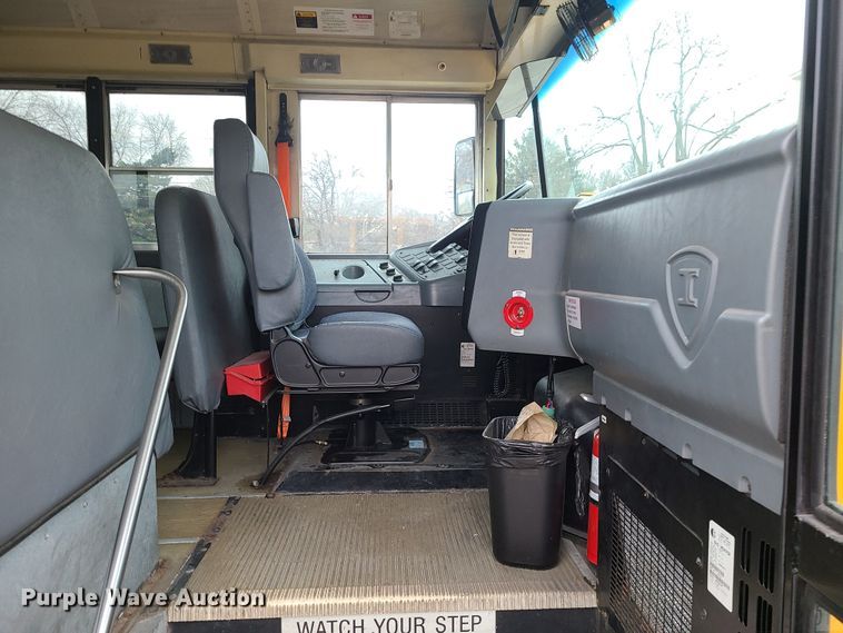 image for item JG9600 2006 IC CE300  school bus