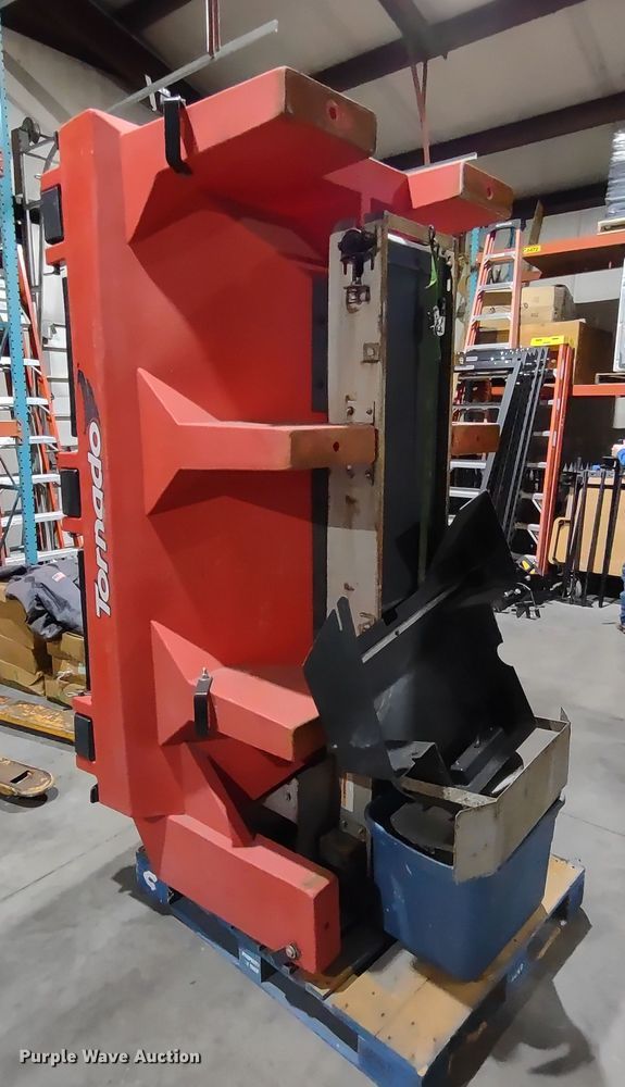 image for item JK9099 Western Tornado  spreader