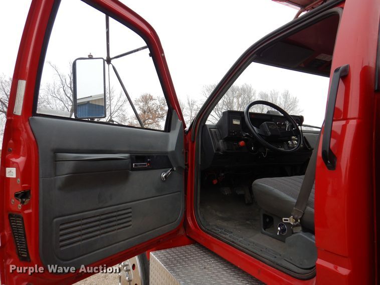 image for item KW9566 1992 Chevrolet Kodiak C5500  pumper fire truck