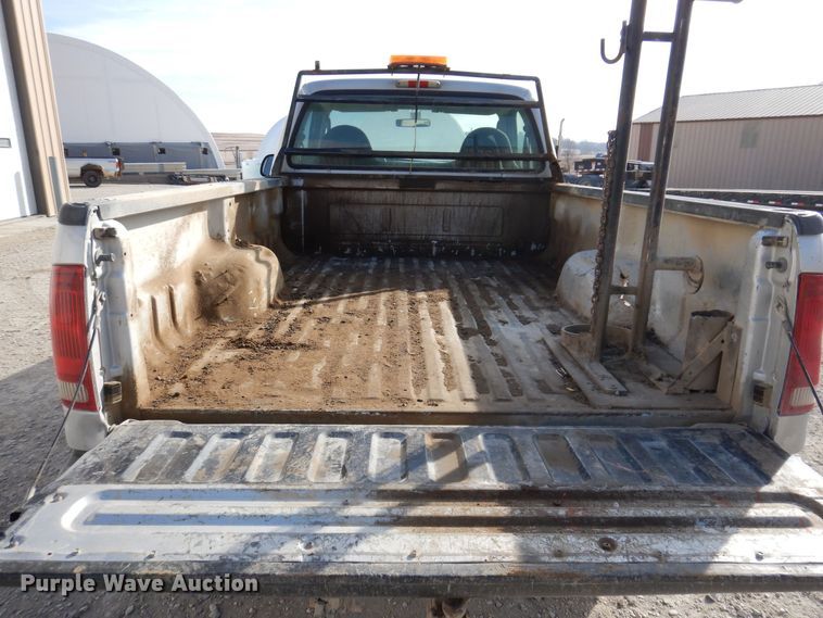 image for item KW9581 2003 Ford F250 Super Duty XL  pickup truck