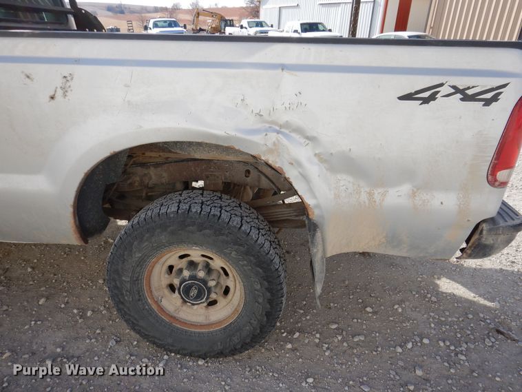 image for item KW9581 2003 Ford F250 Super Duty XL  pickup truck