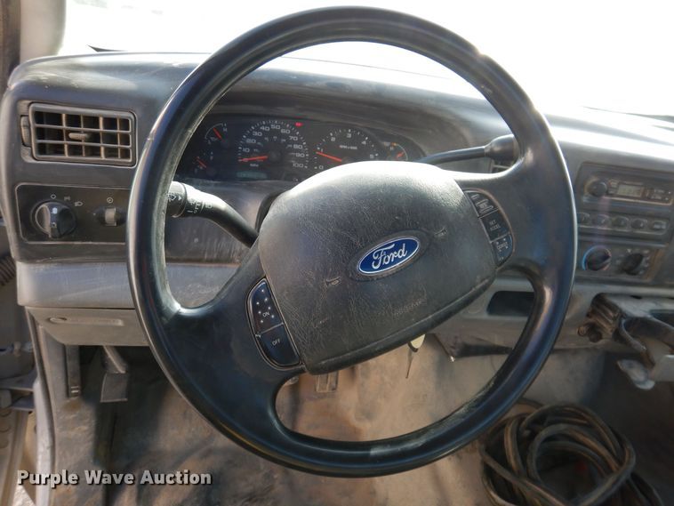 image for item KW9581 2003 Ford F250 Super Duty XL  pickup truck