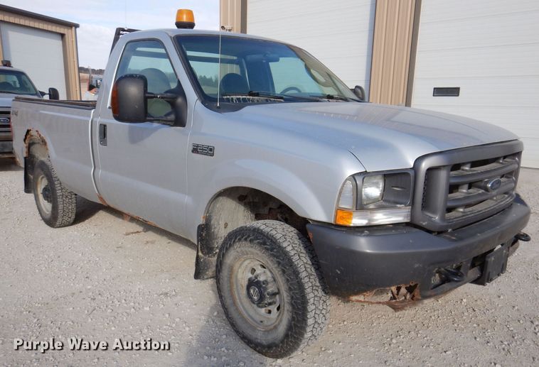 image for item KW9582 2004 Ford F250 Super Duty XL  pickup truck