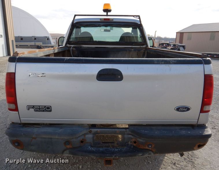image for item KW9582 2004 Ford F250 Super Duty XL  pickup truck