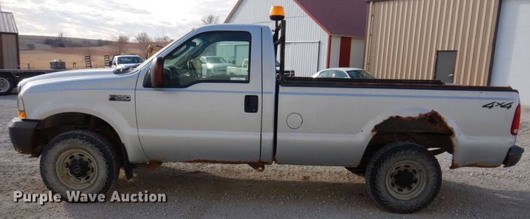 image for item KW9582 2004 Ford F250 Super Duty XL  pickup truck