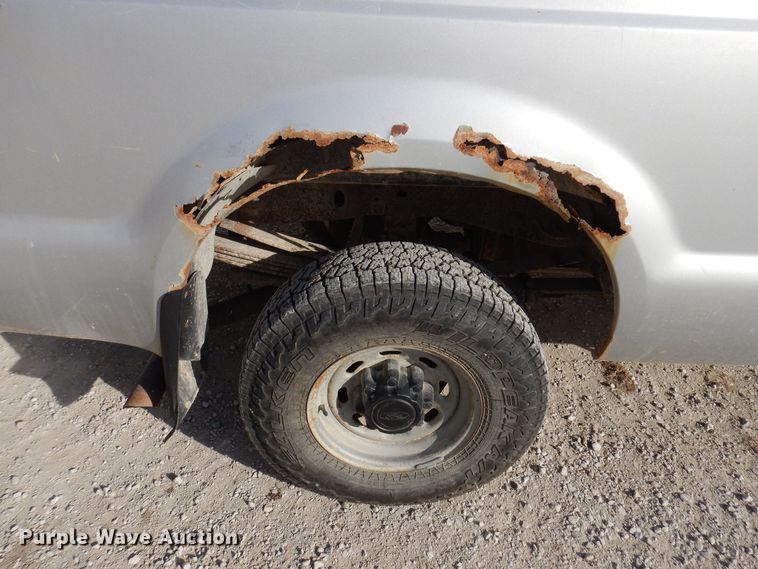 image for item KW9582 2004 Ford F250 Super Duty XL  pickup truck