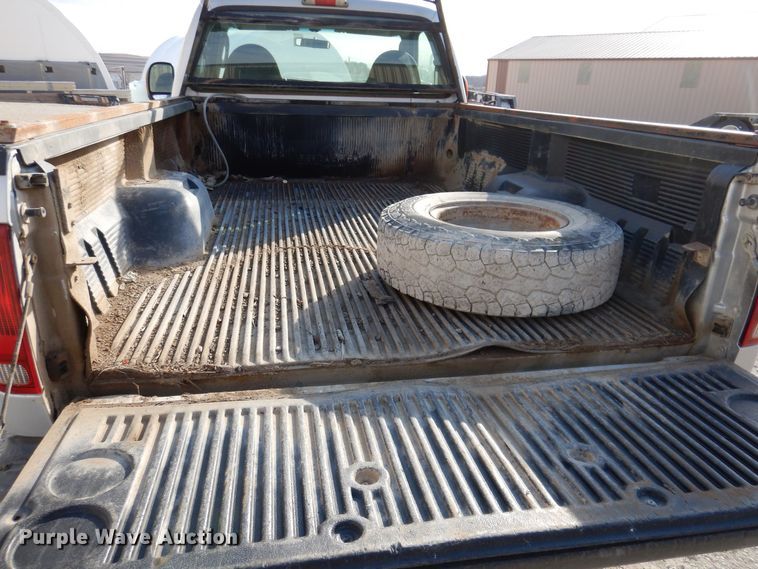 image for item KW9582 2004 Ford F250 Super Duty XL  pickup truck