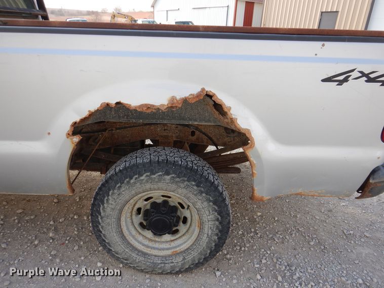 image for item KW9582 2004 Ford F250 Super Duty XL  pickup truck