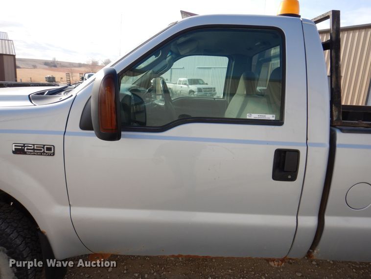 image for item KW9582 2004 Ford F250 Super Duty XL  pickup truck