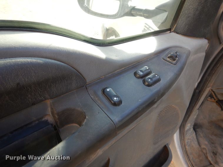 image for item KW9582 2004 Ford F250 Super Duty XL  pickup truck