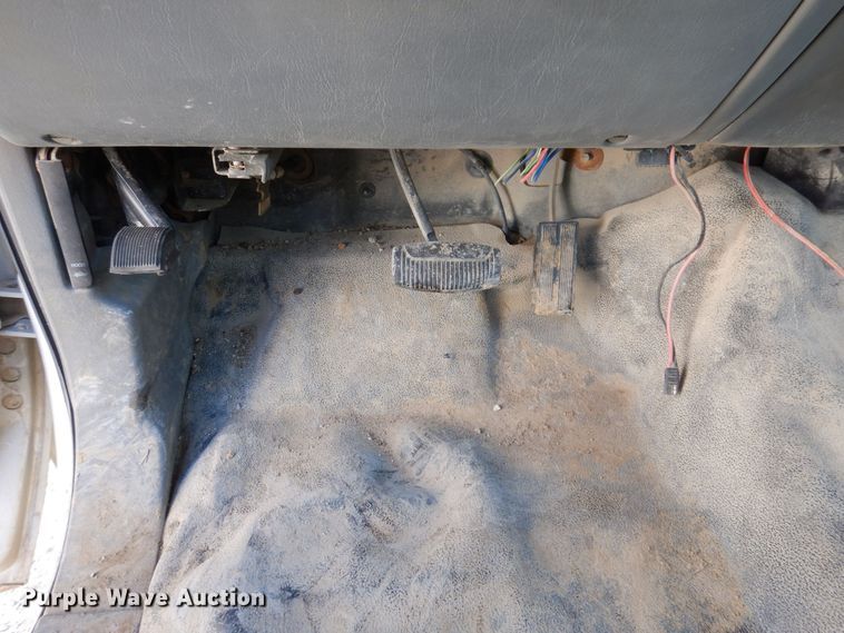 image for item KW9582 2004 Ford F250 Super Duty XL  pickup truck