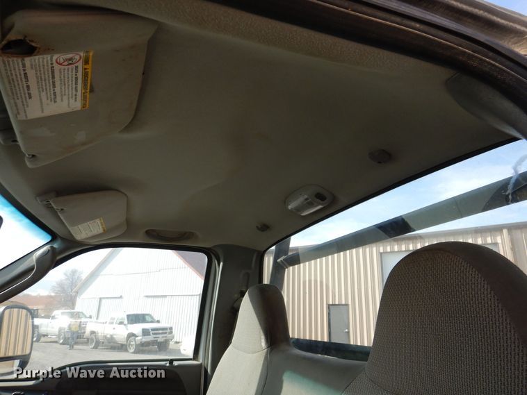 image for item KW9582 2004 Ford F250 Super Duty XL  pickup truck