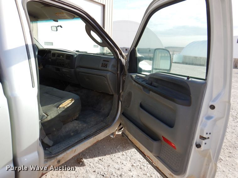 image for item KW9582 2004 Ford F250 Super Duty XL  pickup truck