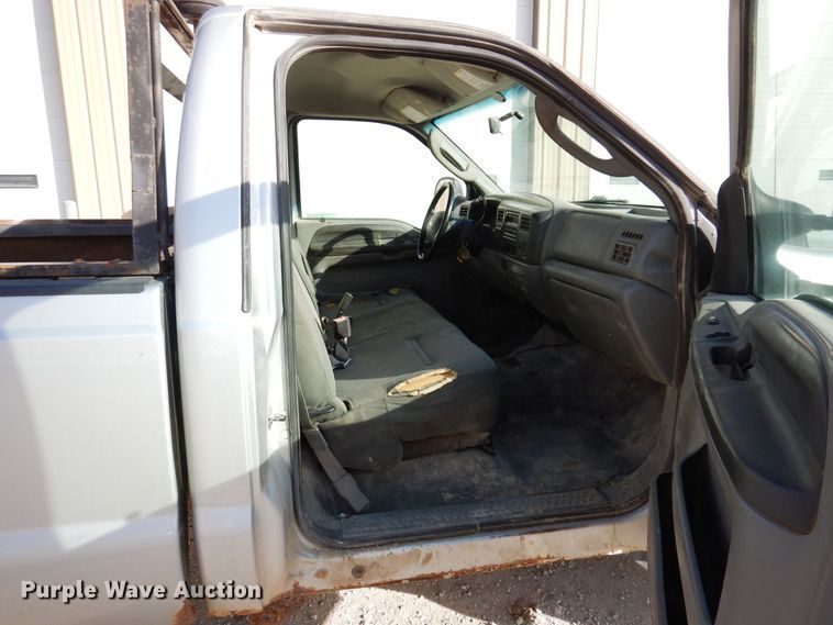 image for item KW9582 2004 Ford F250 Super Duty XL  pickup truck