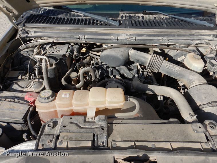 image for item KW9582 2004 Ford F250 Super Duty XL  pickup truck