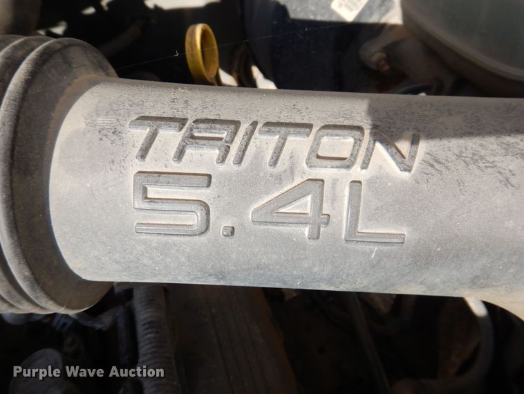 image for item KW9582 2004 Ford F250 Super Duty XL  pickup truck