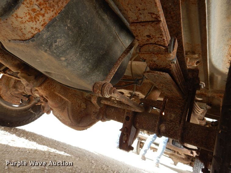 image for item KW9582 2004 Ford F250 Super Duty XL  pickup truck