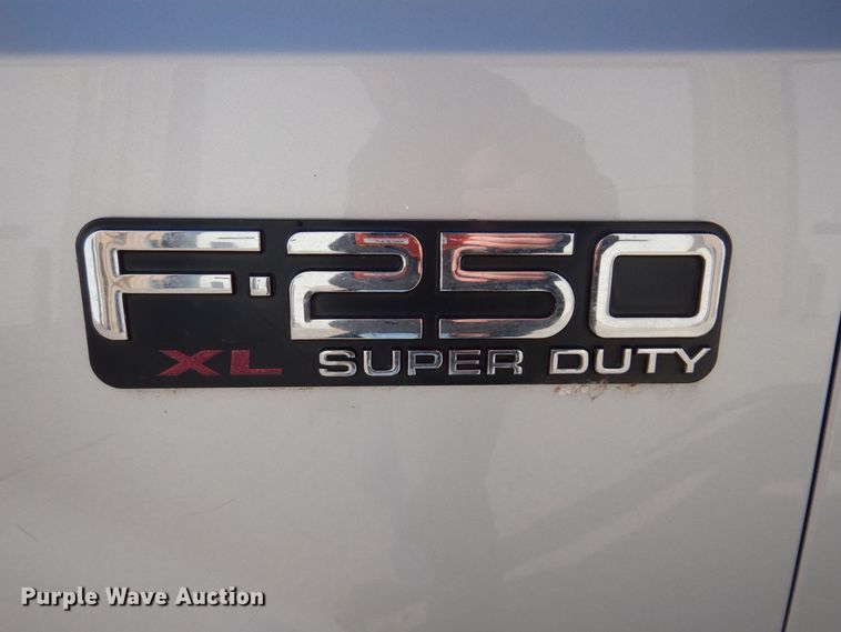 image for item KW9582 2004 Ford F250 Super Duty XL  pickup truck