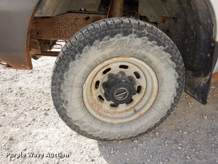 image for item KW9582 2004 Ford F250 Super Duty XL  pickup truck