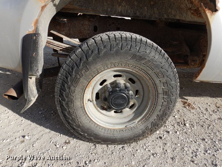 image for item KW9582 2004 Ford F250 Super Duty XL  pickup truck