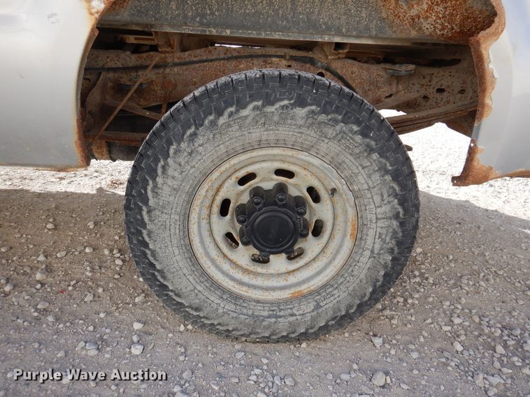 image for item KW9582 2004 Ford F250 Super Duty XL  pickup truck