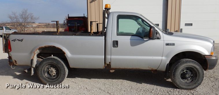 image for item KW9583 2004 Ford F250 Super Duty XL  pickup truck
