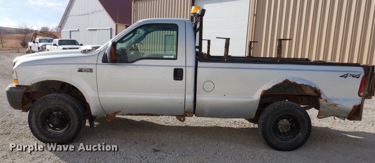 image for item KW9583 2004 Ford F250 Super Duty XL  pickup truck