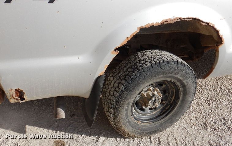 image for item KW9583 2004 Ford F250 Super Duty XL  pickup truck