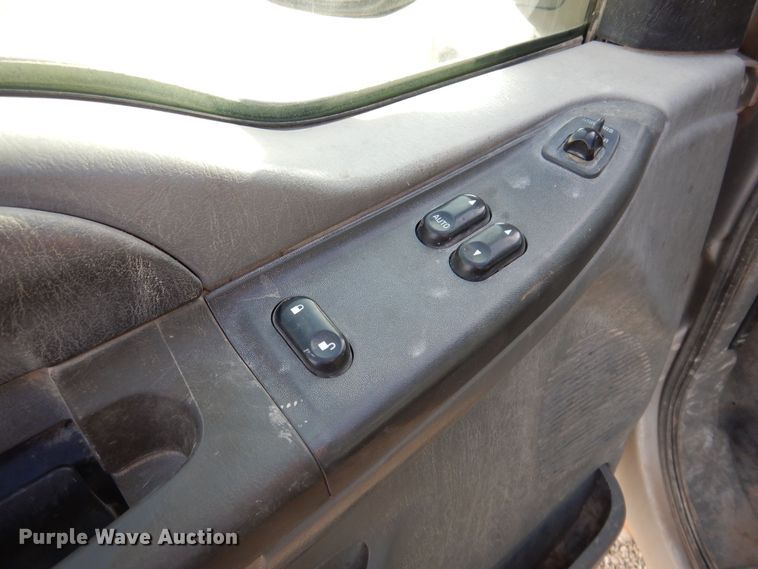 image for item KW9583 2004 Ford F250 Super Duty XL  pickup truck