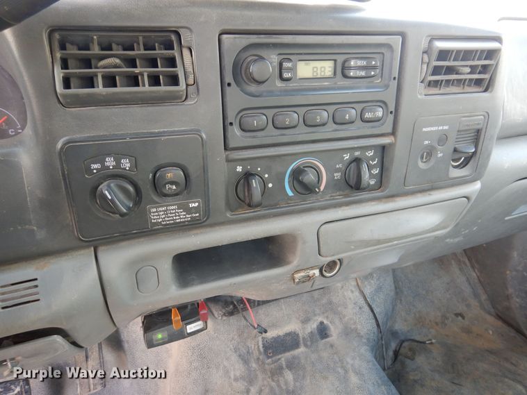 image for item KW9583 2004 Ford F250 Super Duty XL  pickup truck