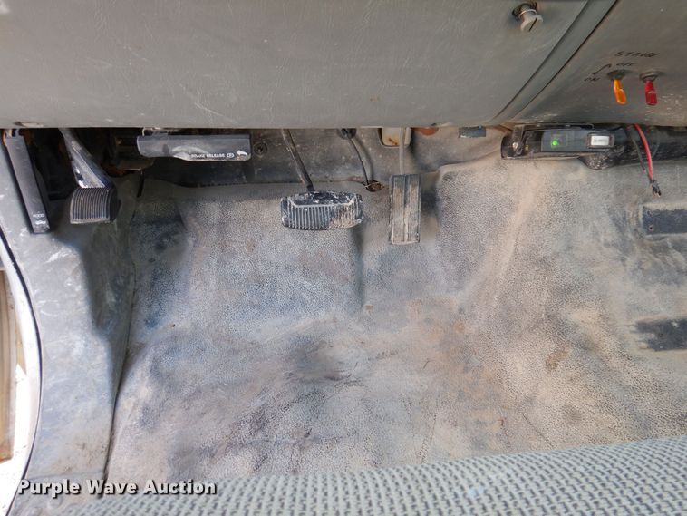 image for item KW9583 2004 Ford F250 Super Duty XL  pickup truck