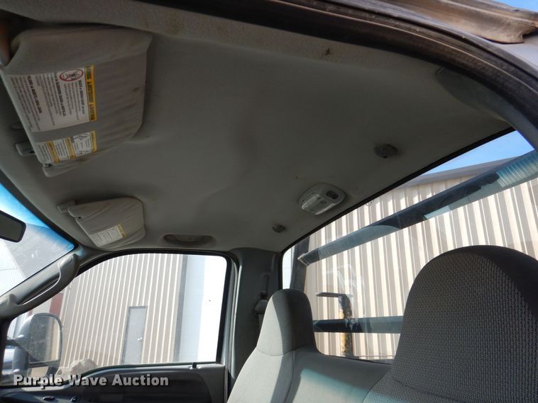 image for item KW9583 2004 Ford F250 Super Duty XL  pickup truck