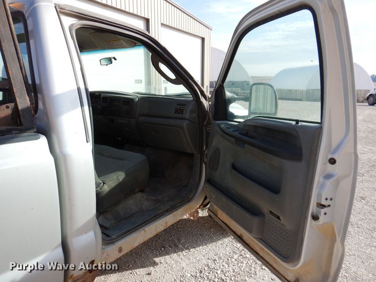 image for item KW9583 2004 Ford F250 Super Duty XL  pickup truck