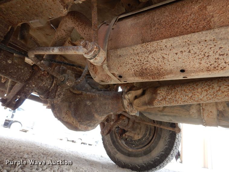 image for item KW9583 2004 Ford F250 Super Duty XL  pickup truck