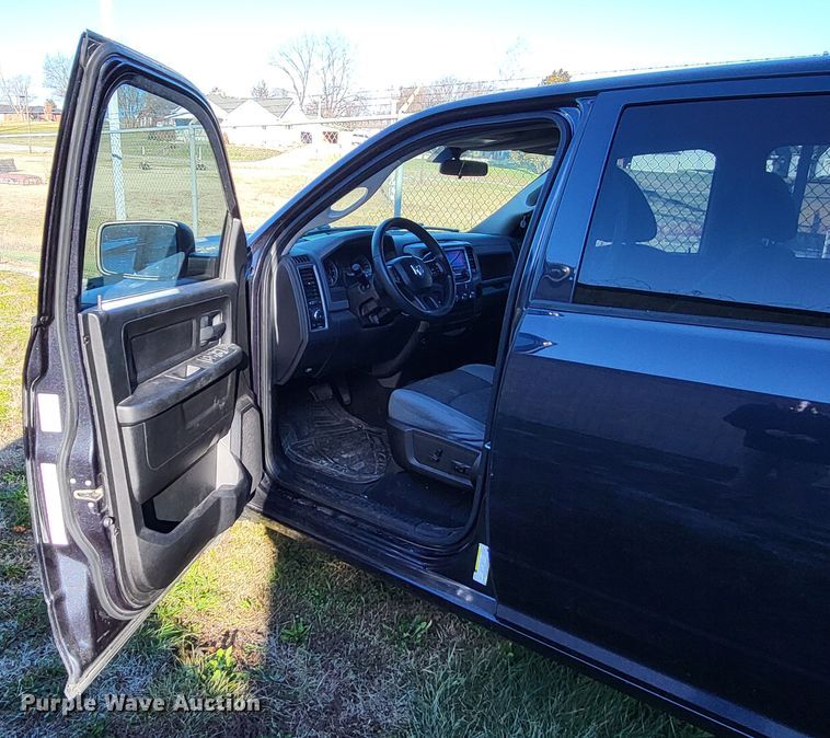 image for item LR9142 2013 Dodge Ram 1500  Crew Cab pickup truck