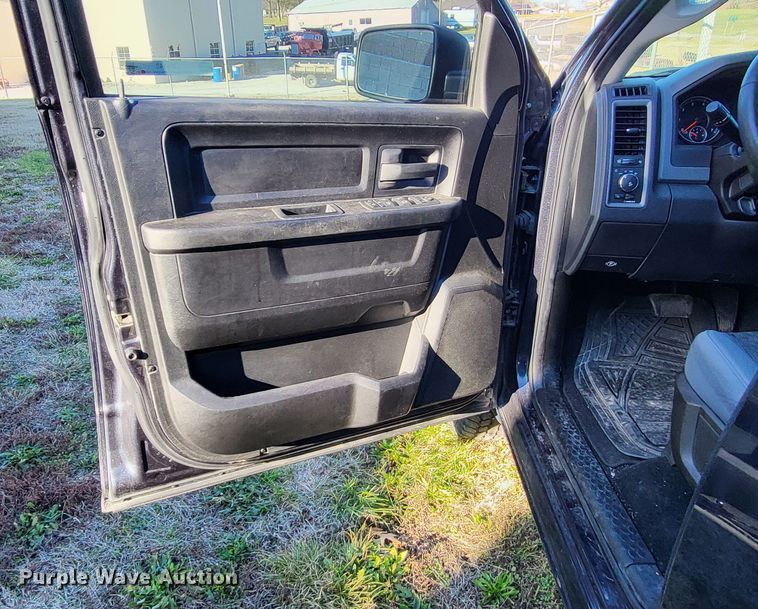 image for item LR9142 2013 Dodge Ram 1500  Crew Cab pickup truck