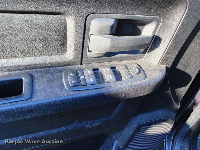 image for item LR9142 2013 Dodge Ram 1500  Crew Cab pickup truck