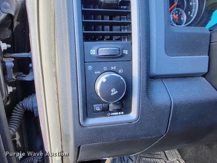 image for item LR9142 2013 Dodge Ram 1500  Crew Cab pickup truck