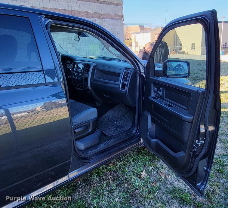 image for item LR9142 2013 Dodge Ram 1500  Crew Cab pickup truck