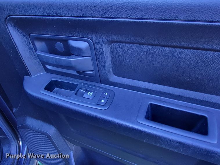 image for item LR9142 2013 Dodge Ram 1500  Crew Cab pickup truck