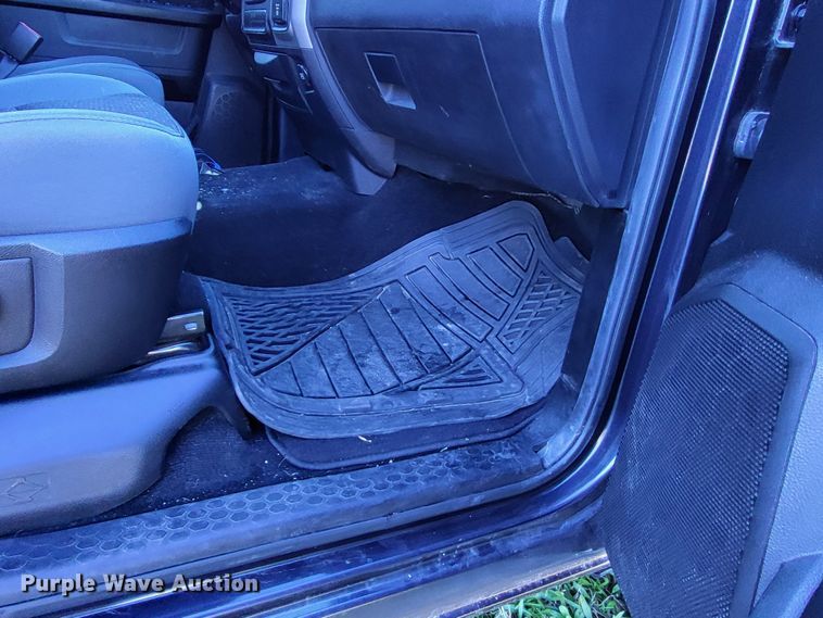 image for item LR9142 2013 Dodge Ram 1500  Crew Cab pickup truck