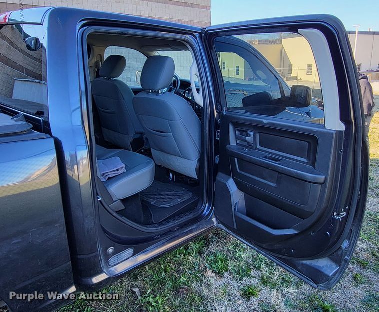 image for item LR9142 2013 Dodge Ram 1500  Crew Cab pickup truck