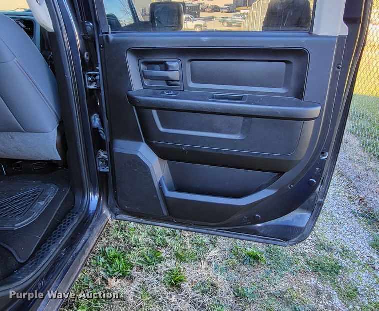 image for item LR9142 2013 Dodge Ram 1500  Crew Cab pickup truck