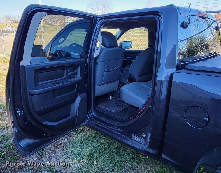 image for item LR9142 2013 Dodge Ram 1500  Crew Cab pickup truck