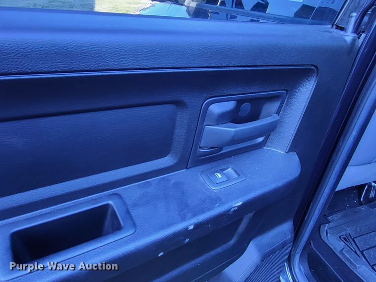 image for item LR9142 2013 Dodge Ram 1500  Crew Cab pickup truck