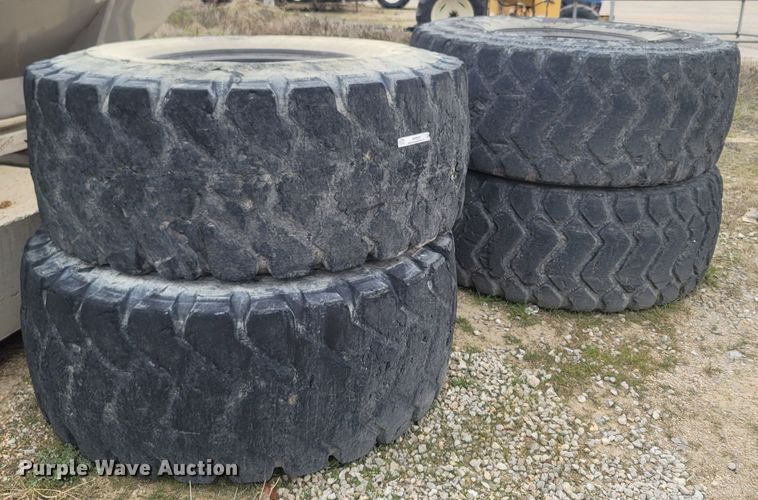 image for item MH9660 (4) 26.5R25 tires