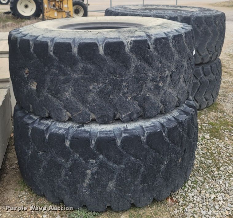 image for item MH9660 (4) 26.5R25 tires