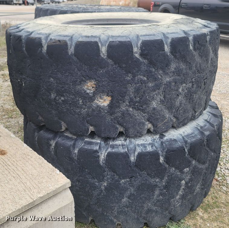 image for item MH9660 (4) 26.5R25 tires