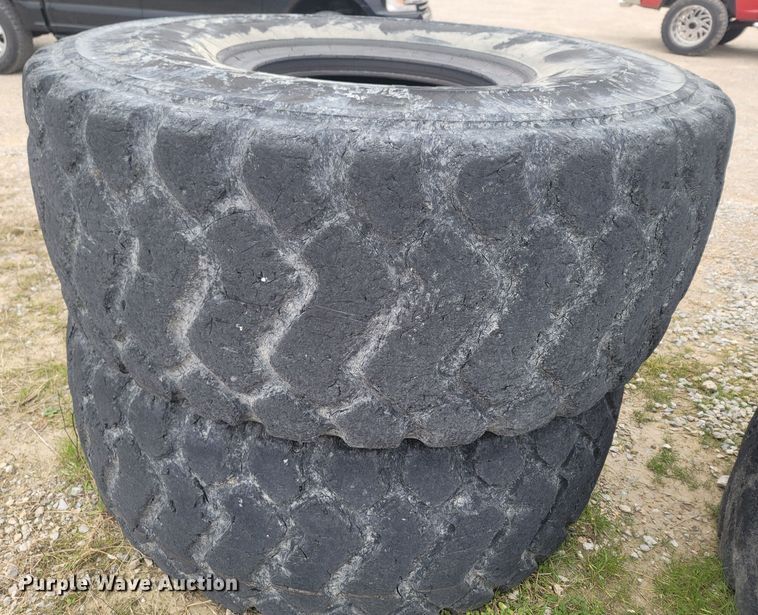 image for item MH9660 (4) 26.5R25 tires