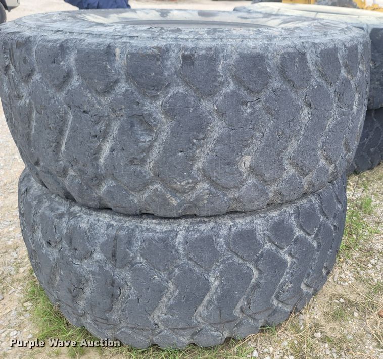 image for item MH9660 (4) 26.5R25 tires